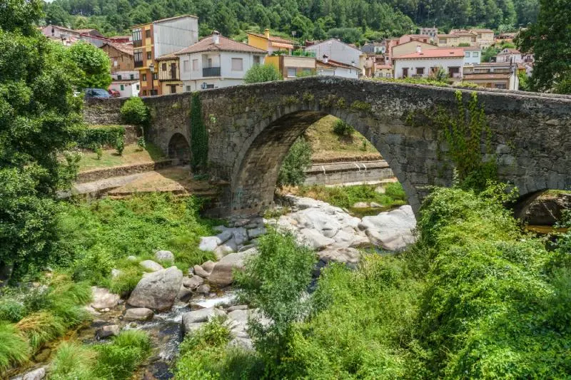 Puente en Arenas de San Pedro. | Shutterstock