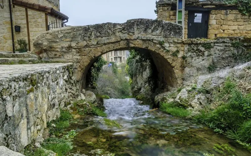 Puente medieval de Tobera. | Shutterstock