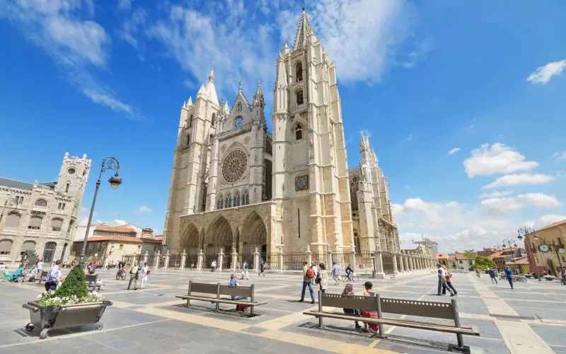 Catedral de Le&oacute;n. | Shutterstock