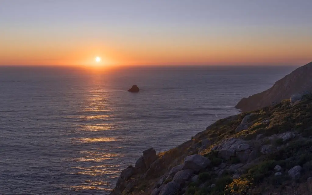 Atardecer en Fisterra. | Shutterstock