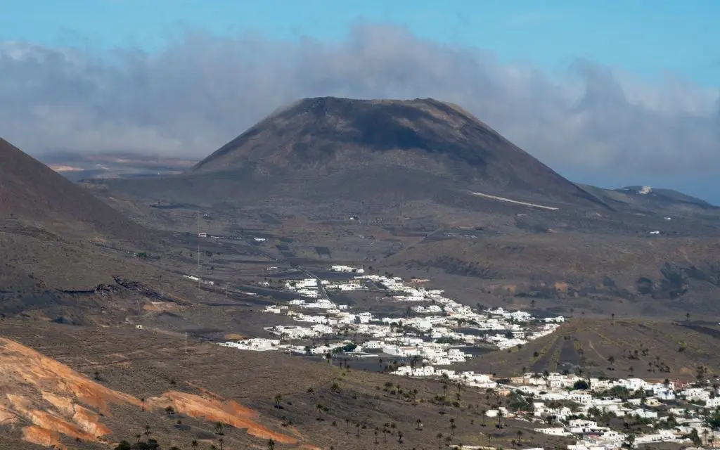 Volc&aacute;n de la Corona. | Shutterstock