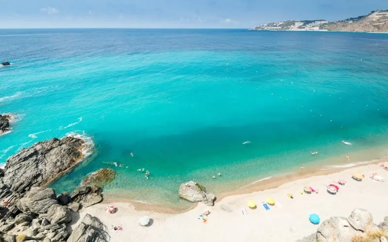 Playa en Almu&ntilde;&eacute;car. | Shutterstock