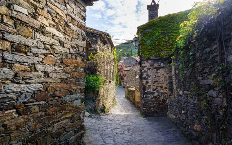 Calles de Patones de Arriba. | Shutterstock