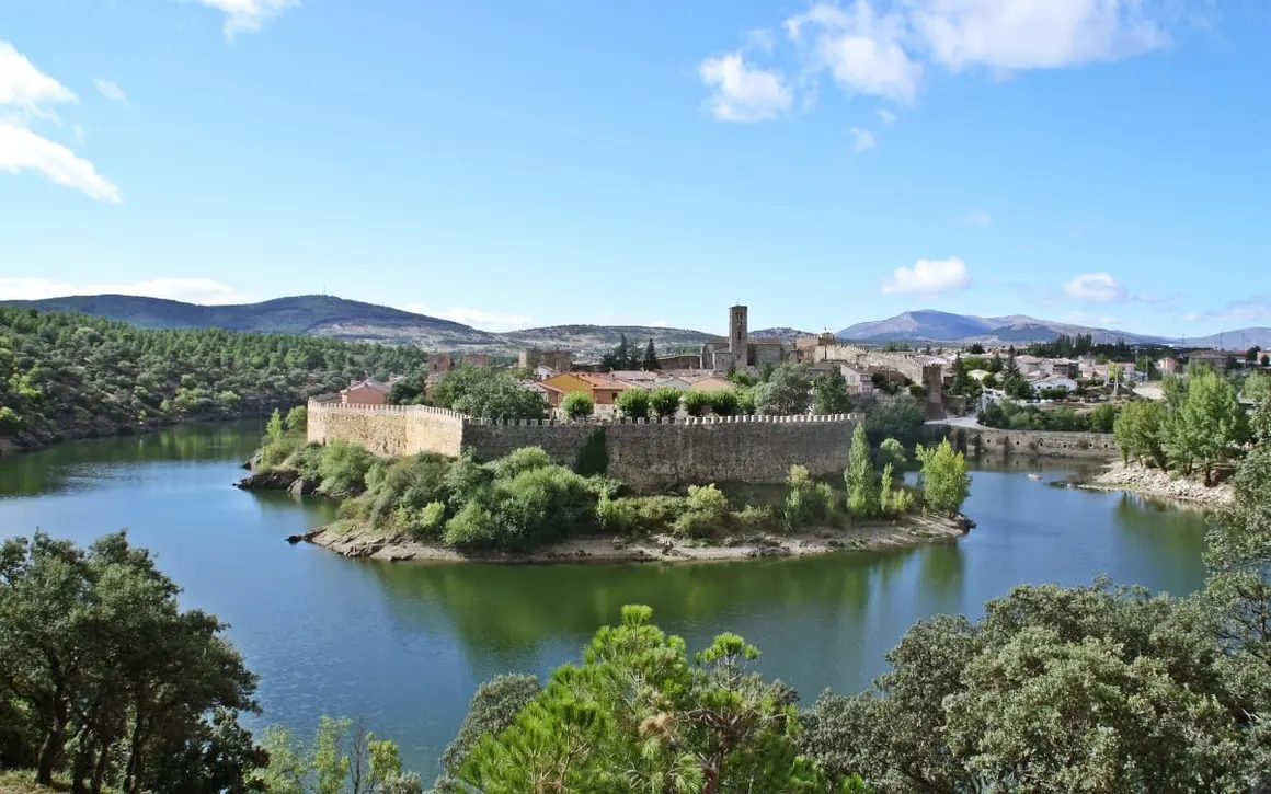 Buitrago de Lozoya. | Shutterstock