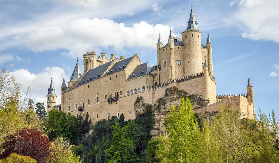 Alc&aacute;zar de Segovia. | Shutterstock