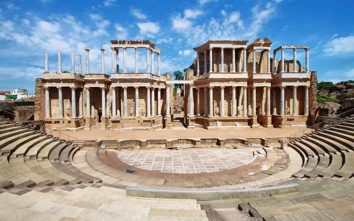 Teatro Romano de M&eacute;rida. | Shutterstock