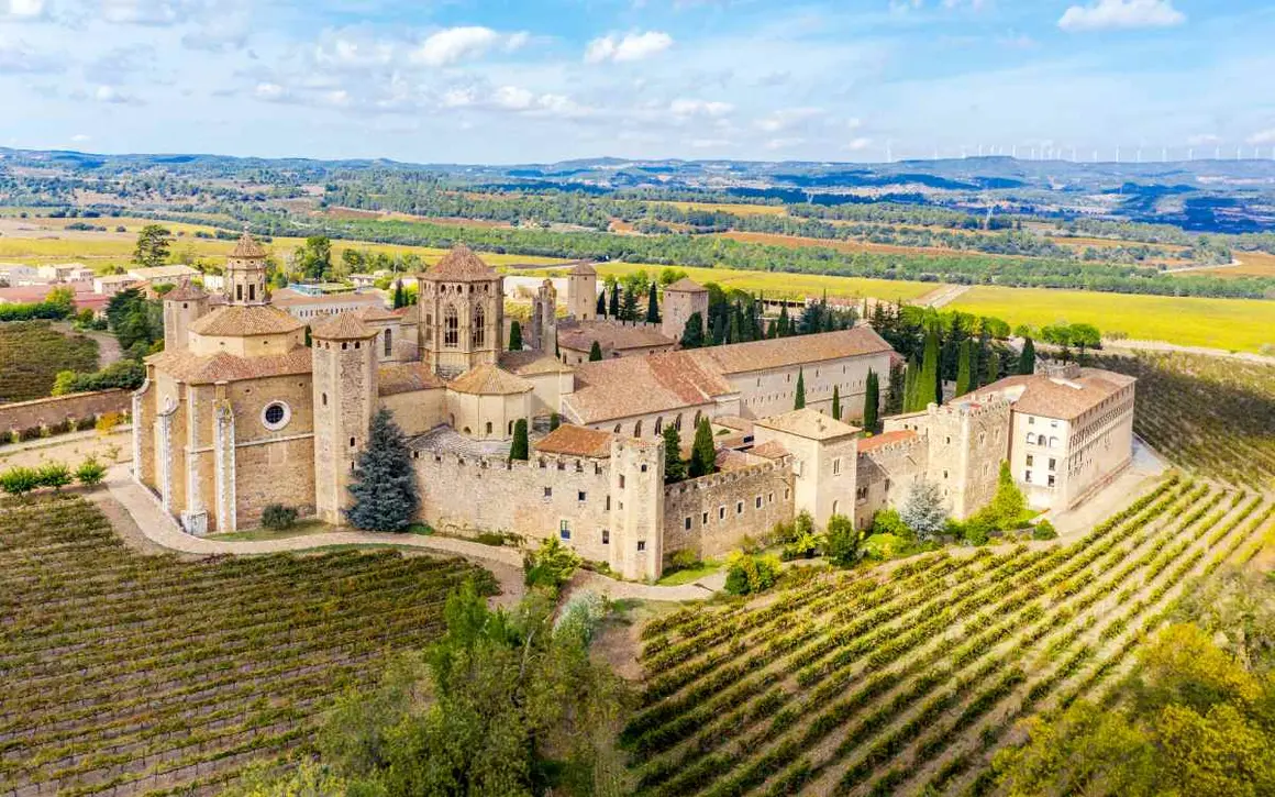 Monasterio de Poblet. | Shutterstock