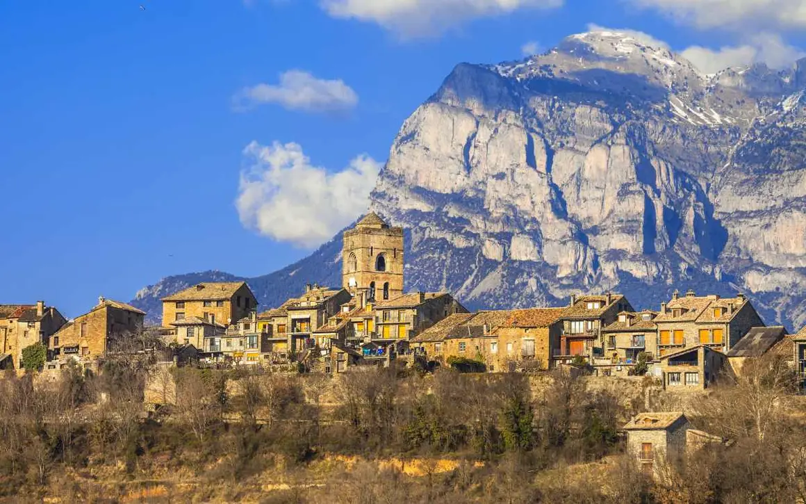 A&iacute;nsa. | Shutterstock