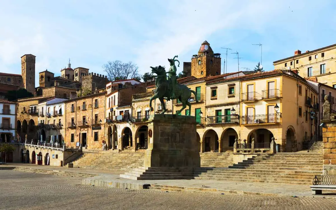 Plaza Mayor de Trujillo. | Shutterstock