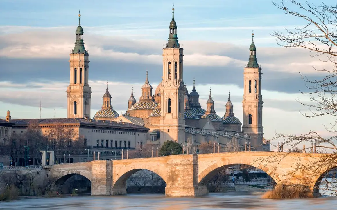 Bas&iacute;lica de Nuestra Se&ntilde;ora del Pilar. | Shutterstock