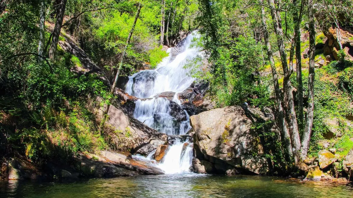 Cascada de Nogaledas (C&aacute;ceres). | Shutterstock