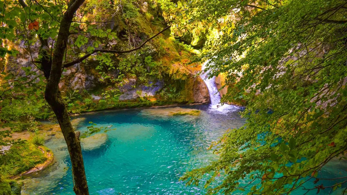 Nacedero del Urederra (Navarra). | Shutterstock