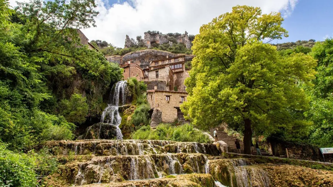 Cascada de Orbaneja del Castillo (Burgos). | Shutterstock