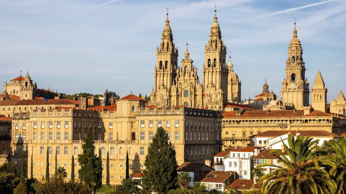 Ciudad de Santiago de Compostela. | Shutterstock