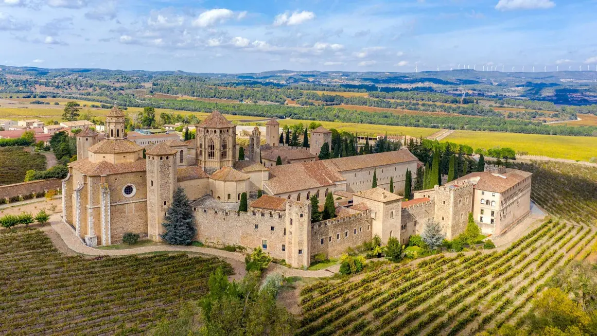 Real Monasterio de Santa Mar&iacute;a de Poblet (Tarragona). | Shutterstock
