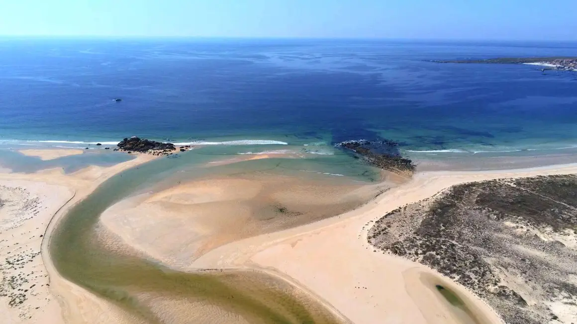 Las asombrosas dunas de Corrubedo (A Coru&ntilde;a). | Shutterstock