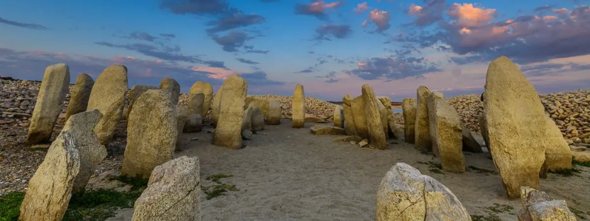 Dolmen de Guadalperal en &eacute;poca de sequ&iacute;a. | Rafael Ruiz Fuente (Cedida por Ayto. El Gordo y Mancomunidad de Campo Ara&ntilde;uelo