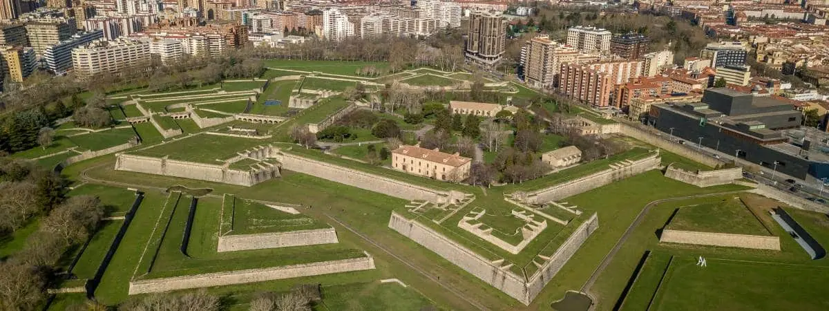 Vista a&eacute;rea de la ciudadela de Pamplona. | Shutterstock 