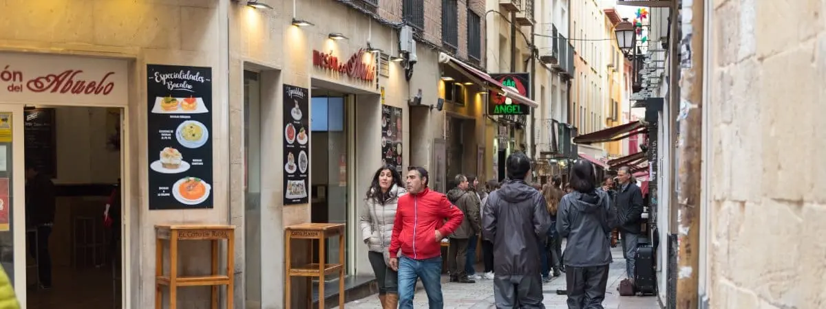 Calle del Laurel de Logro&ntilde;o. | Shutterstock