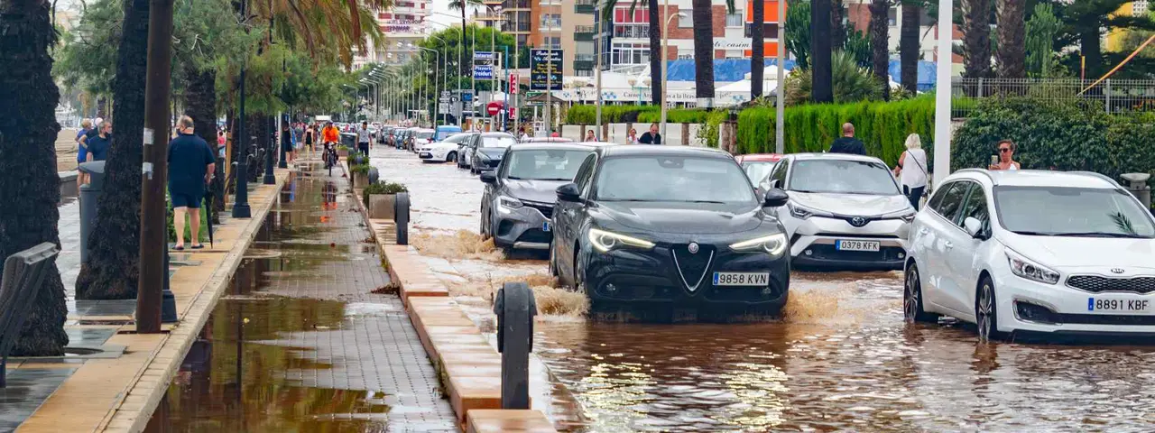Los desplazamientos de este puente se ver&aacute;n afectados por las consecuencias de la DANA. | Shutterstock