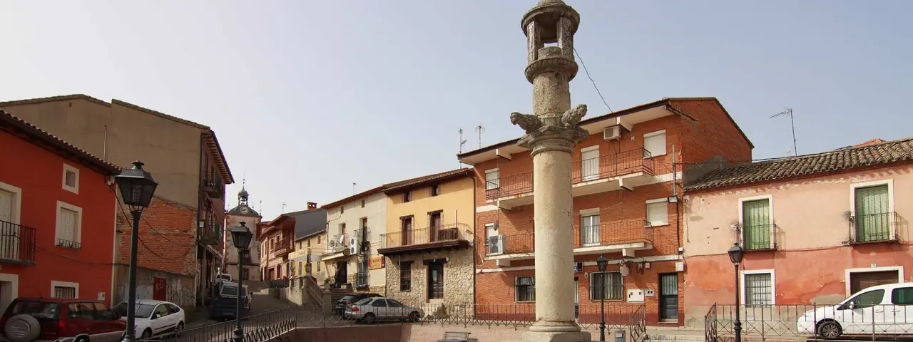 Picota_o_rollo,_plaza_de_la_Constituci&oacute;n,_Nombella (2)
