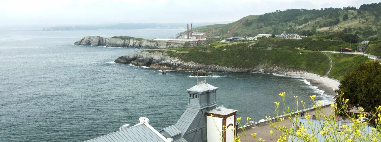 Beach and mine of Arnao
