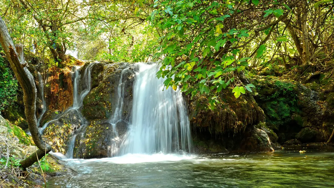 Las Cascadas del Hu&eacute;znar, un oasis de naturaleza y calma