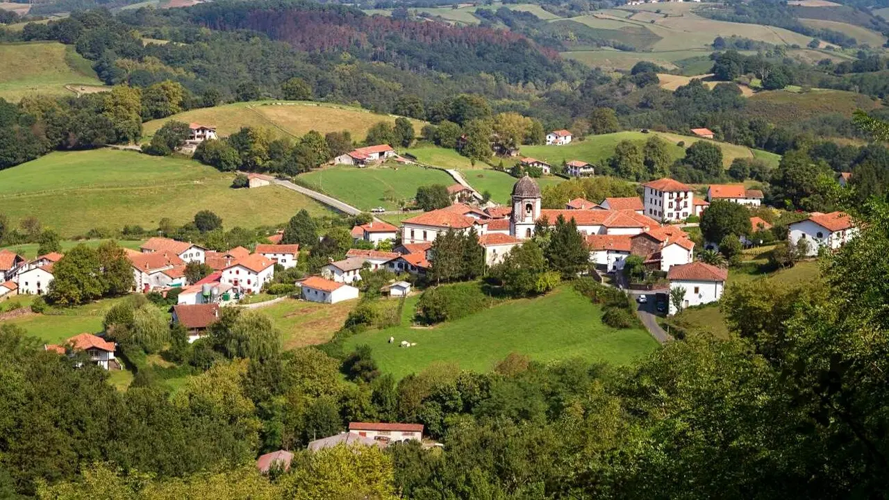 Panor&aacute;mica de Zugarramurdi, el 'pueblo de las brujas' navarro