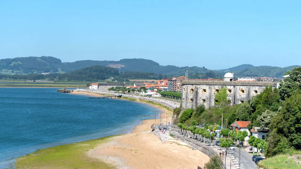 Playa y paisaje de Santo&ntilde;a