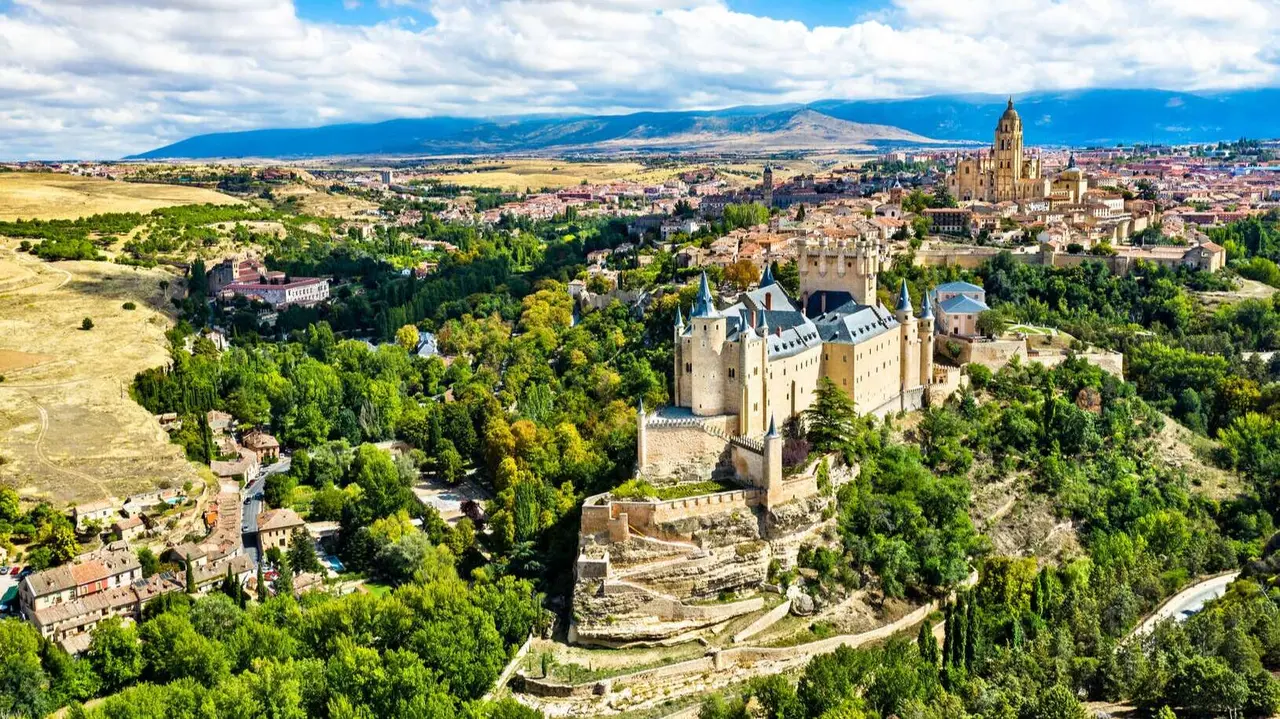 Panor&aacute;mica de Segovia y su alc&aacute;zar.