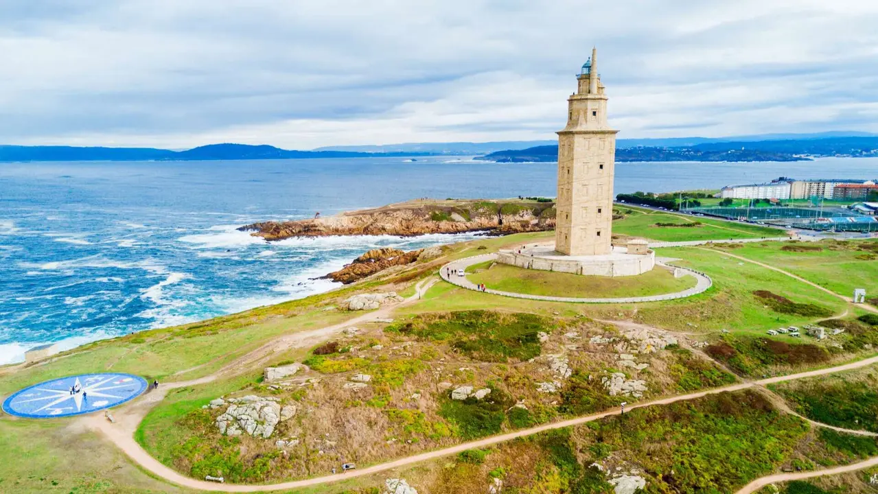 Torre de H&eacute;rcules. | Shutterstock