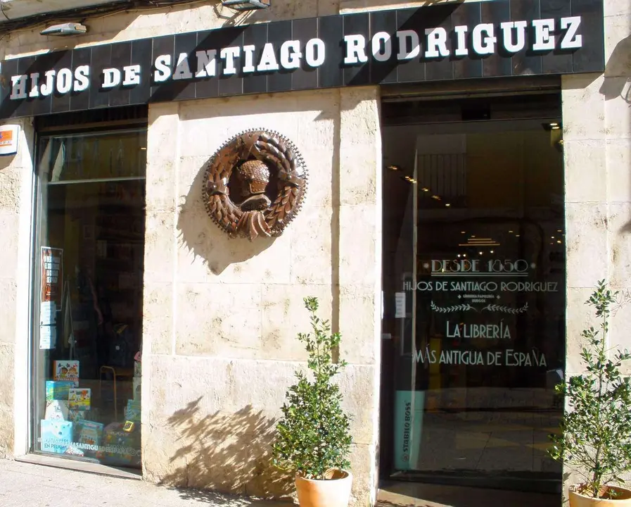 Librer&iacute;a Hijos de Santiago Rodr&iacute;guez en Burgos, la librer&iacute;a m&aacute;s antigua de Espa&ntilde;a. | Zarateman, Wikimedia.