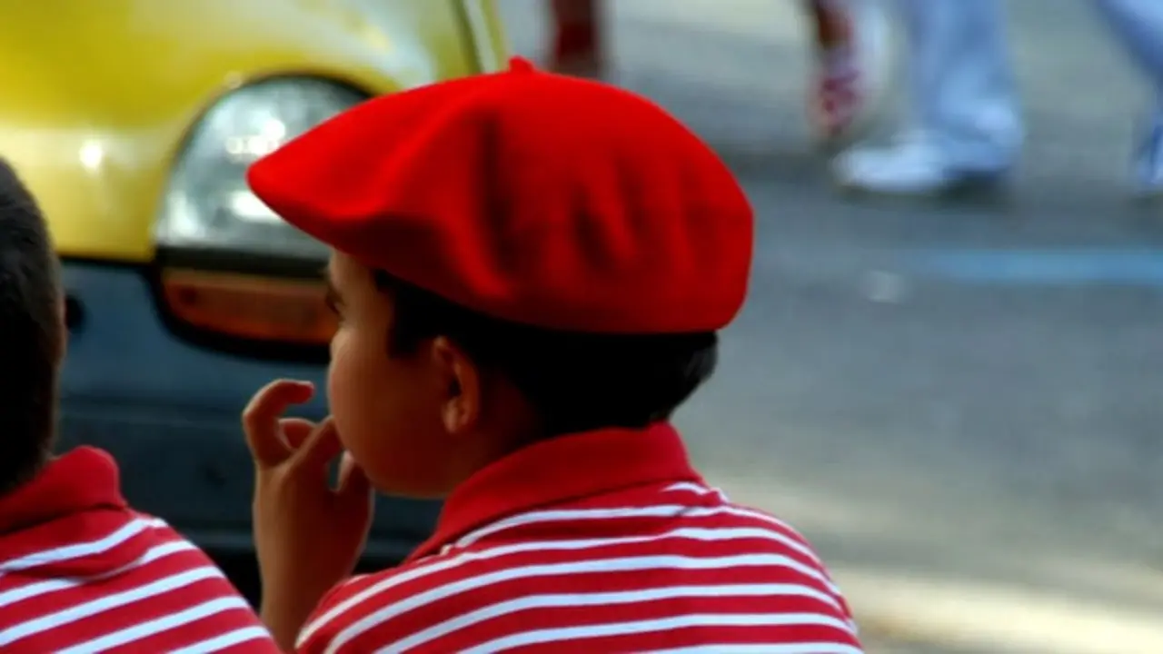 Ni&ntilde;o con boina roja.