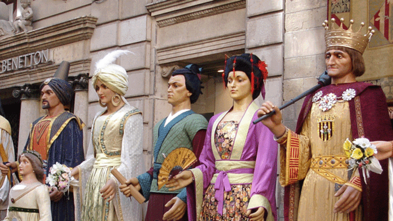 Gigantes y cabezudos en catalu&ntilde;a