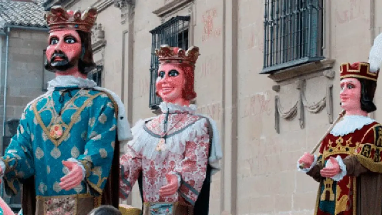 Gigantes-y-Cabezudos-Andalucia
