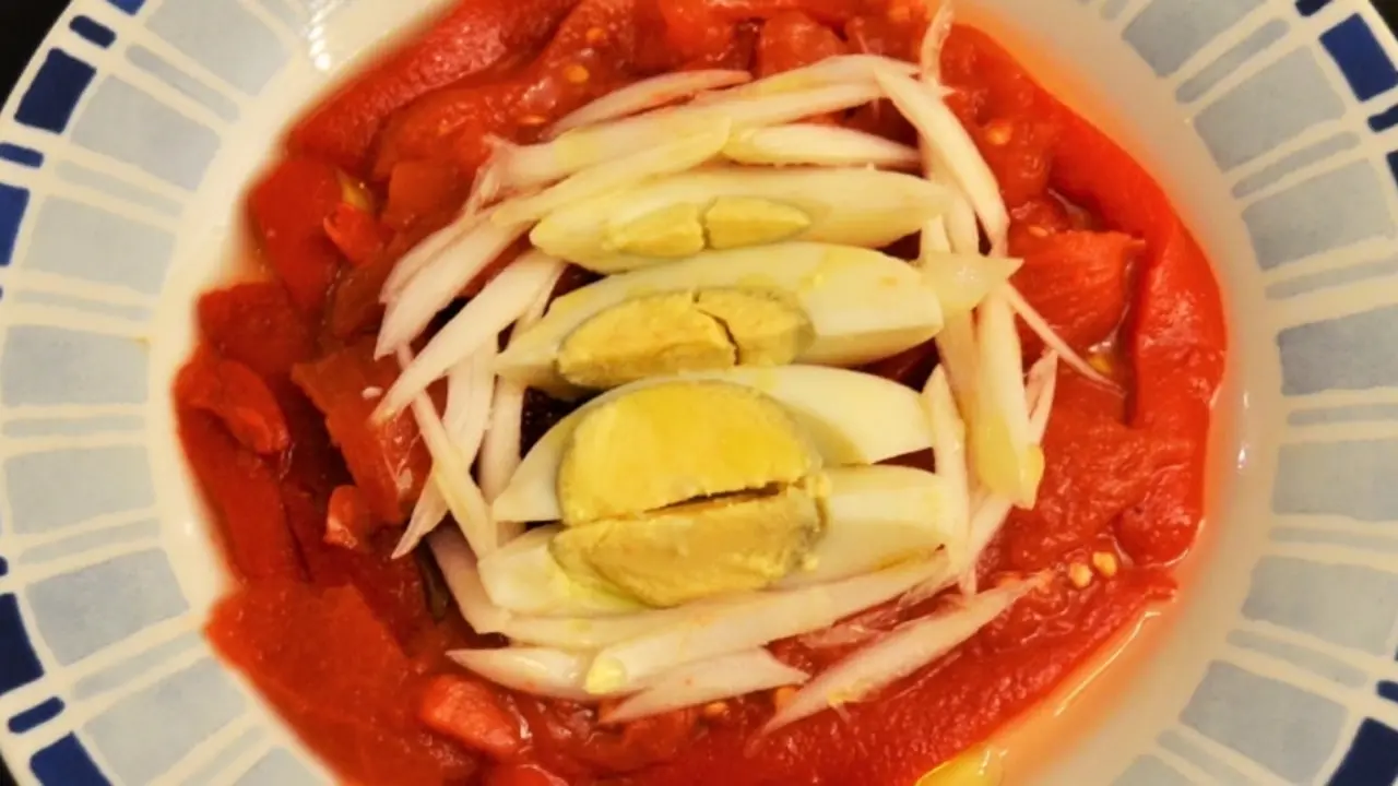 Ensalada de pimientos t&iacute;pica de la regi&oacute;n de Extremadura
