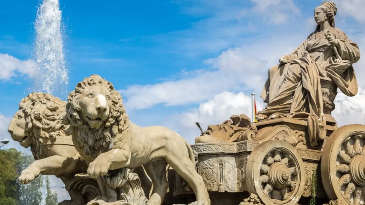 Fuente de Cibeles en Madrid, s&iacute;mbolo neocl&aacute;sico | Shutterstock