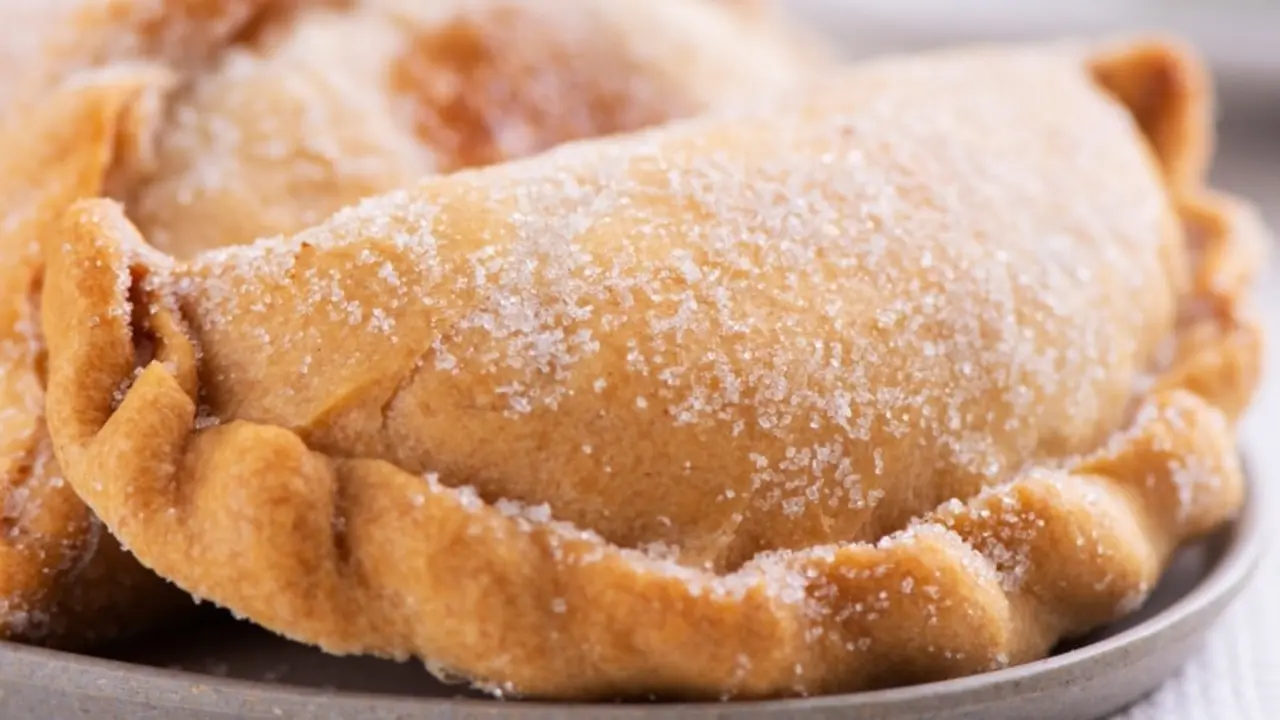 Plato de pastissets de boniato. | Shutterstock