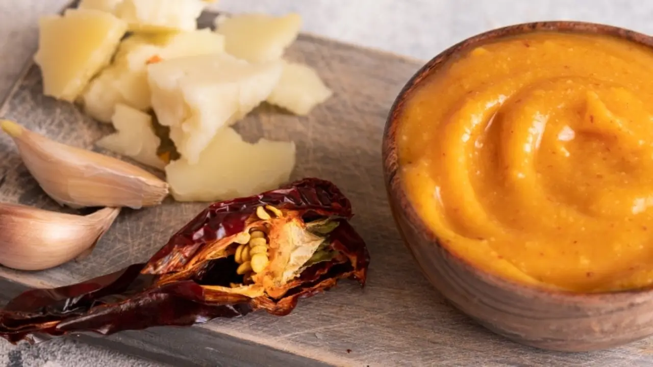 Plato de almogrote canario. | Shutterstock