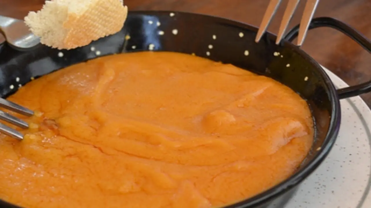 Plato de gachas manchegas. | Shutterstock