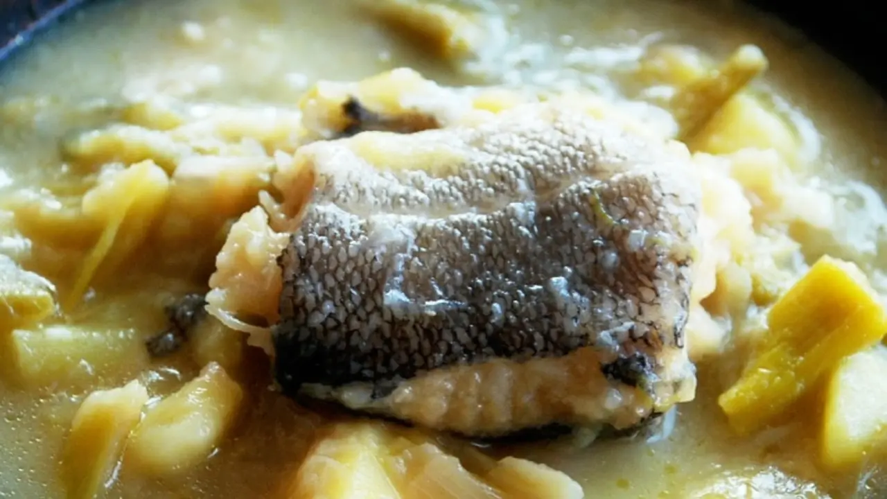 Receta de porrusalda vasca. | Shutterstock
