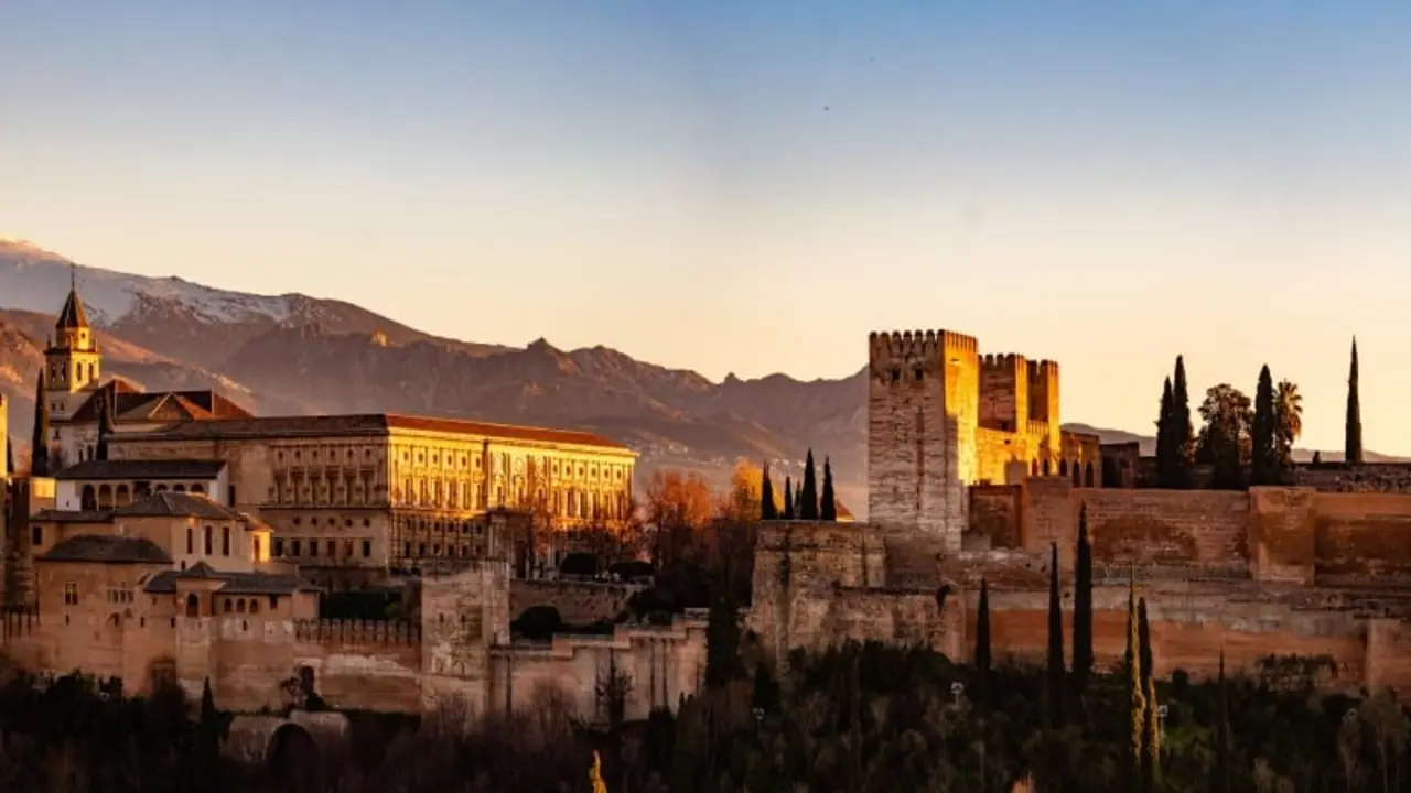 Atardecer en la Alhambra de Granada | Shutterstock