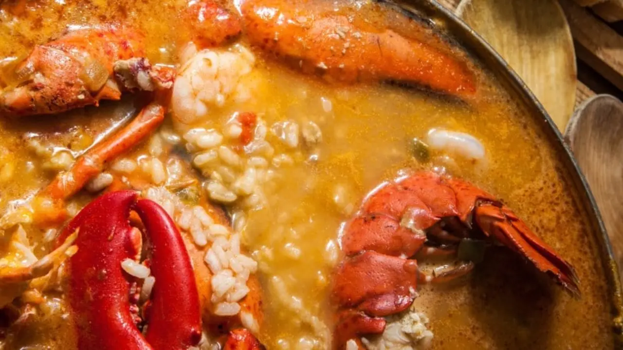 Plato de arroz con bogavante. | Shutterstock 