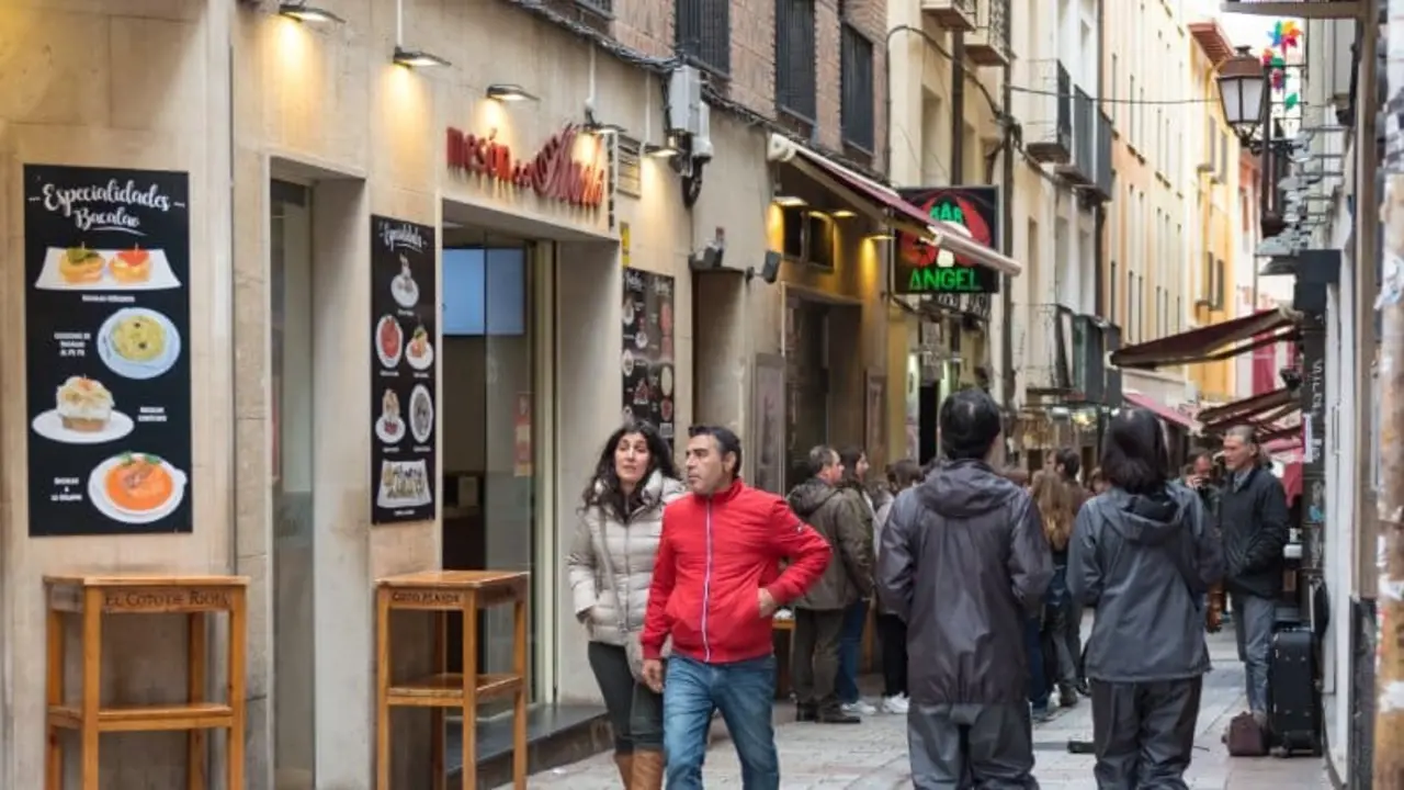 Calle del Laurel de Logro&ntilde;o. | Shutterstock