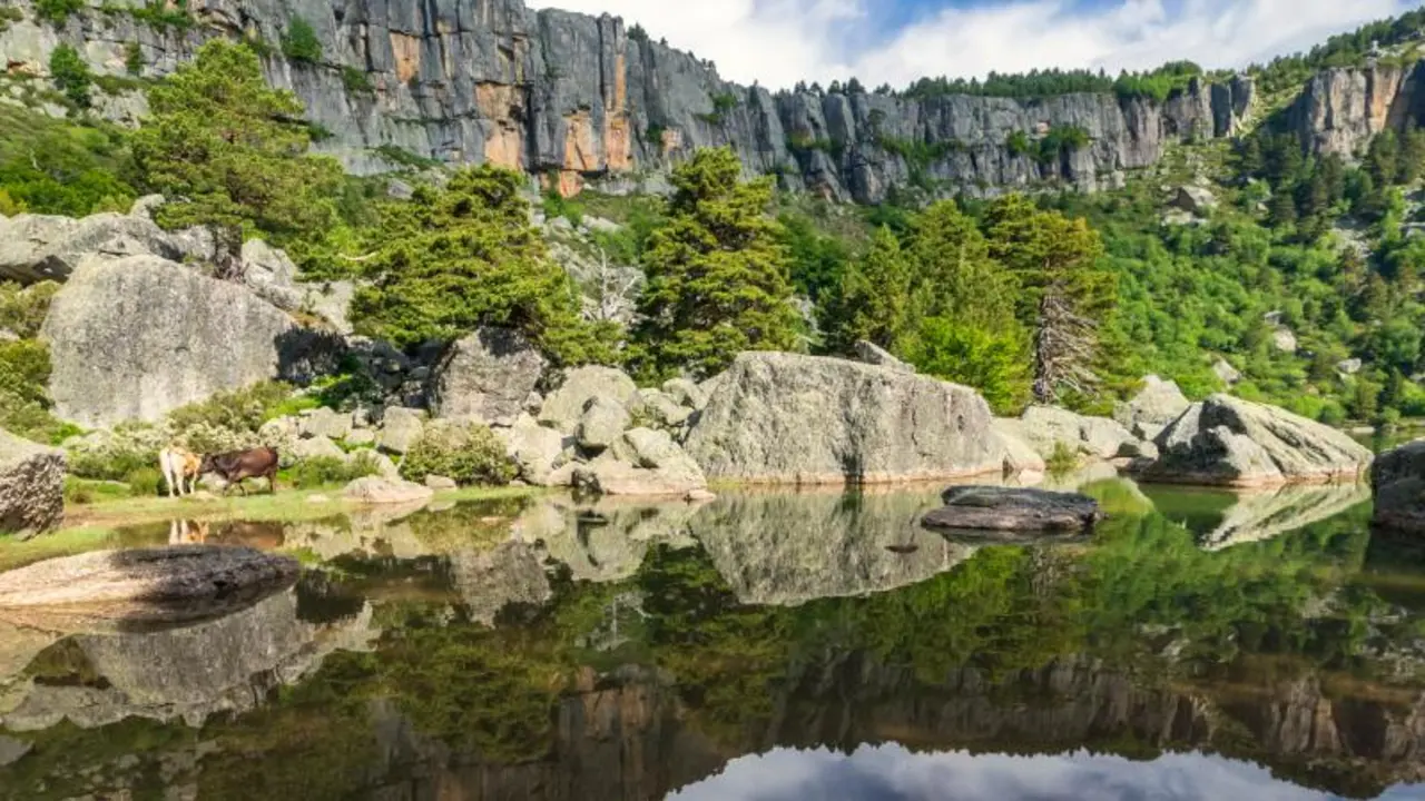Vistas de la Laguna Negra. | Shutterstock