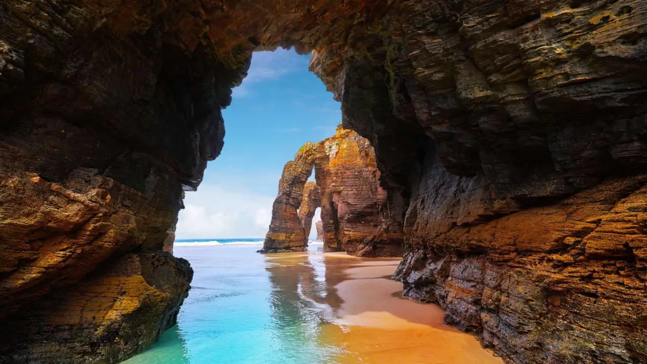 Playa de las Catedrales. | Shutterstock