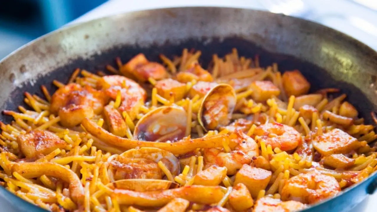 La comida t&iacute;pica valenciana en 8 platos clave