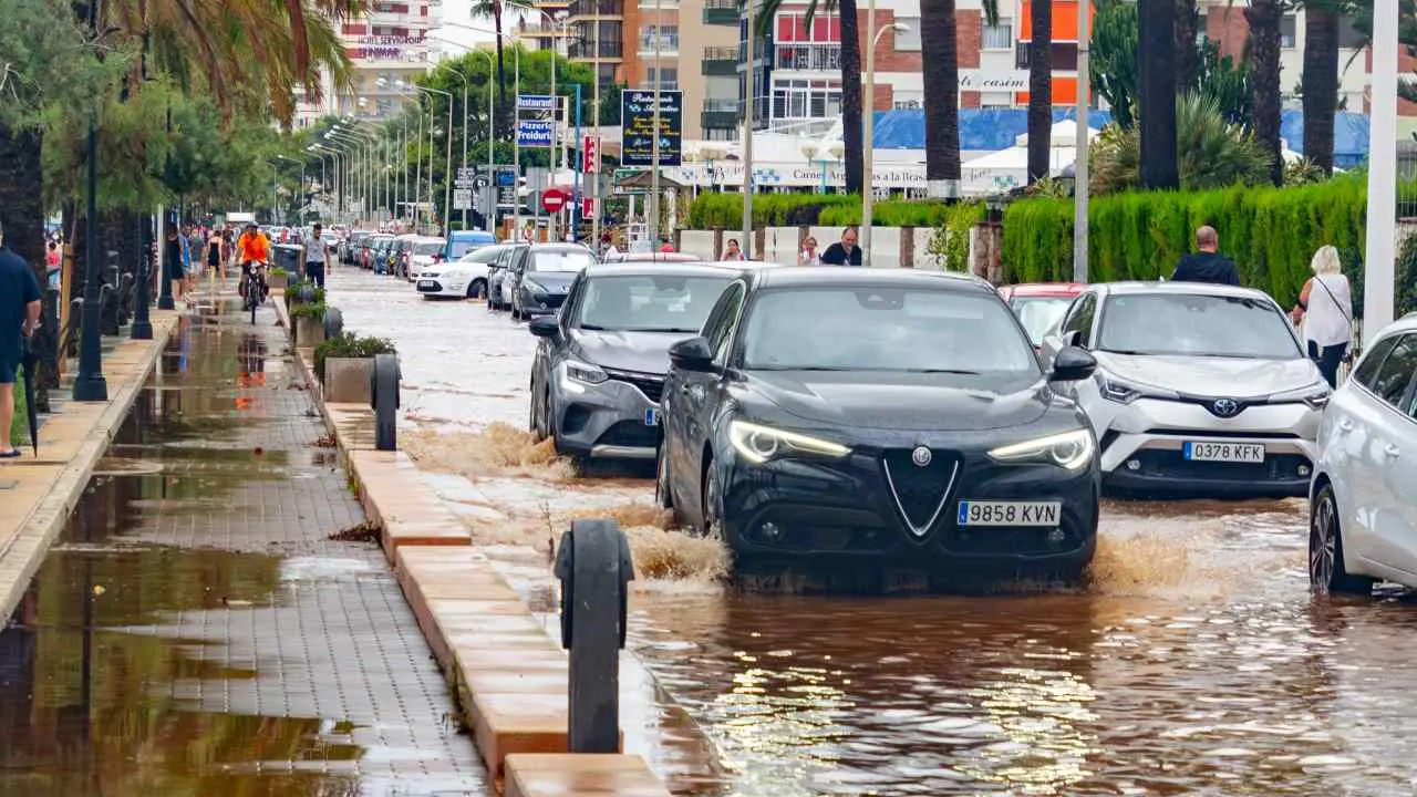 Los desplazamientos de este puente se ver&aacute;n afectados por las consecuencias de la DANA. | Shutterstock