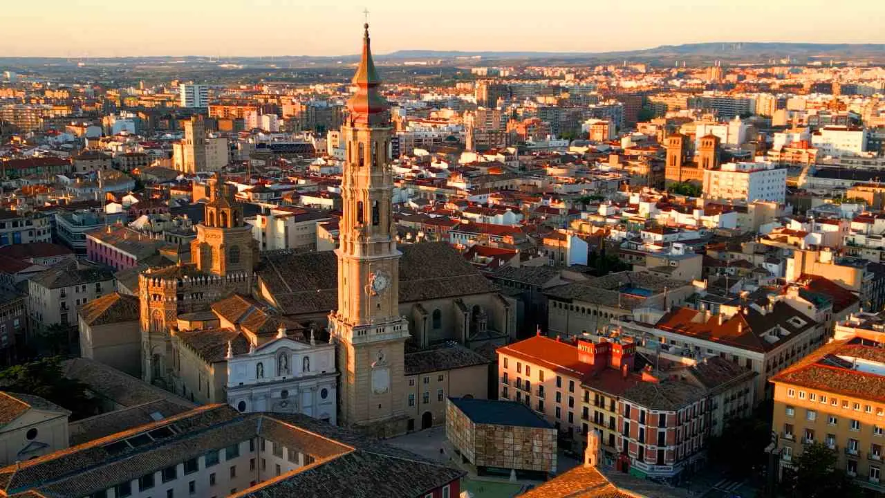 cathedral-of-the-savior-of-zaragoza-or-catedral-de-2023-11-27-05-23-11-utc (2)
