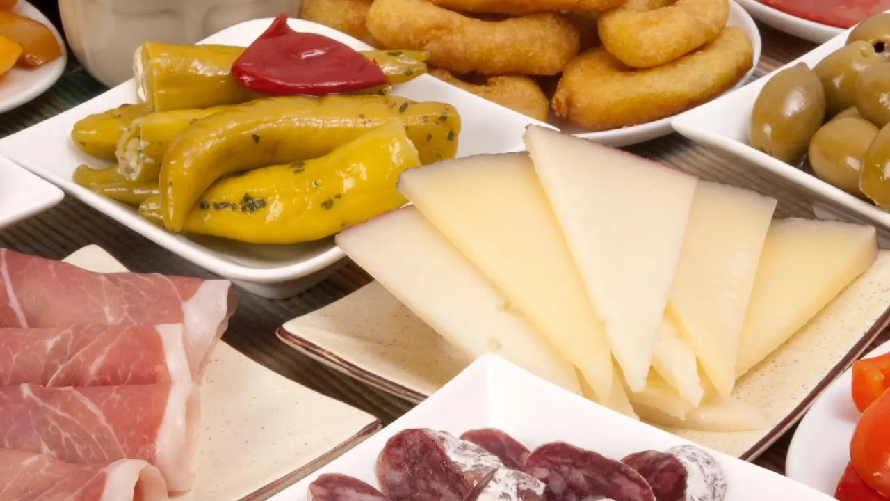 &iquest;A qui&eacute;n no le gustan unas buenas tapas? | Dreamstime
